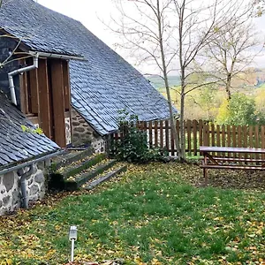 Les Lauzes Du Mas , Marchastel (Cantal) France