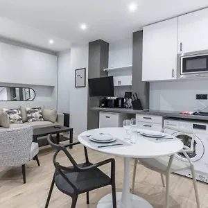 Hsh Versigny-mairie Du 18eme Cosy Studio 2p , Paris France