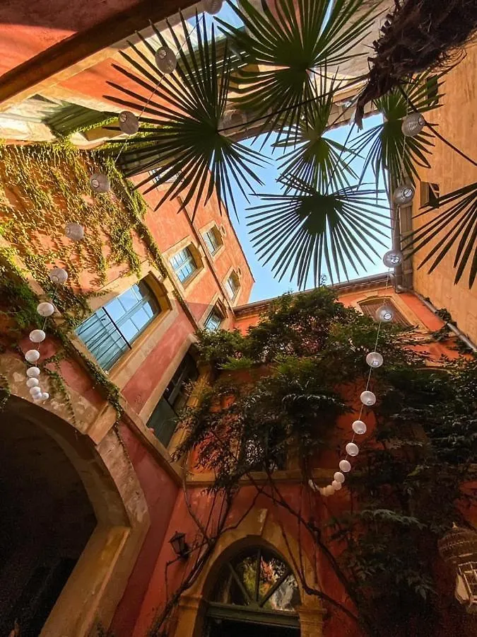 Bed & Breakfast Rue Du Chateau Tarascon France