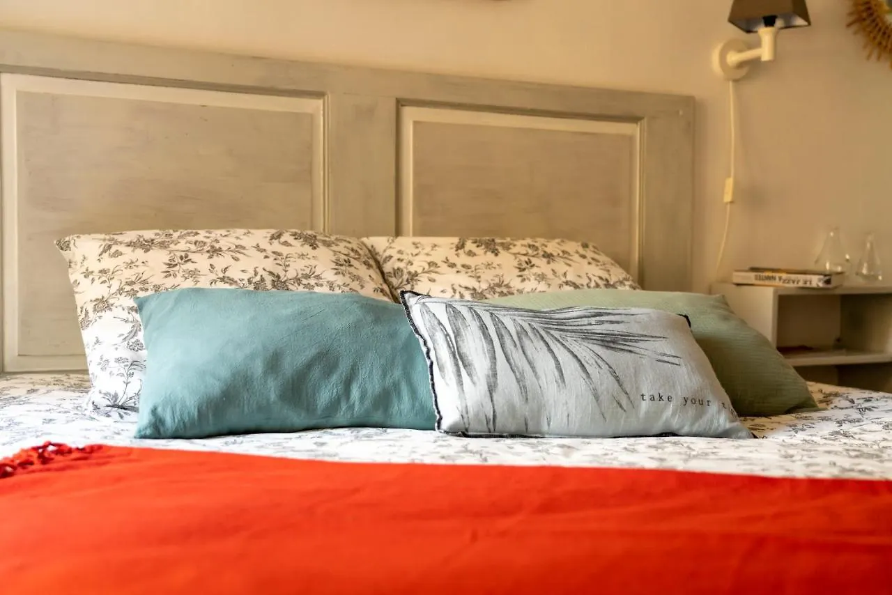 Rue Du Chateau Tarascon Bed & Breakfast
